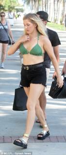 Ellie Goulding feet photo thumbnail