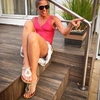 Adriane Galisteu feet photo thumbnail