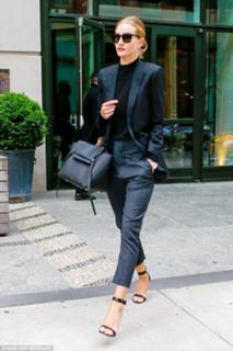 Rosie Huntington-Whiteley feet photo thumbnail