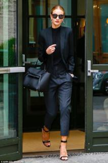Rosie Huntington-Whiteley feet photo thumbnail