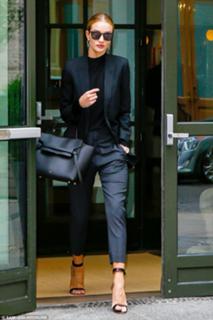 Rosie Huntington-Whiteley feet photo thumbnail