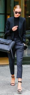 Rosie Huntington-Whiteley feet photo thumbnail