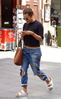 Caroline Flack feet photo thumbnail