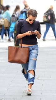 Caroline Flack feet photo thumbnail