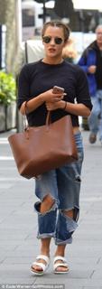 Caroline Flack feet photo thumbnail