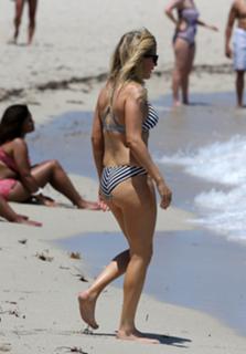 Ellie Goulding feet photo thumbnail