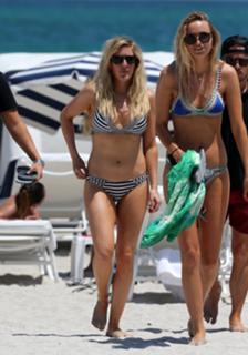 Ellie Goulding feet photo thumbnail