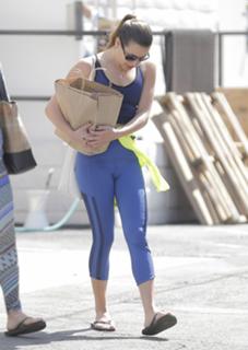 Lea Michele feet photo thumbnail