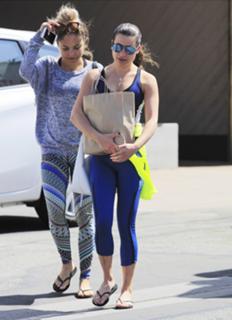 Lea Michele feet photo thumbnail