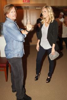 Carrie Underwood feet photo thumbnail