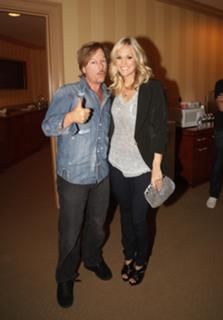 Carrie Underwood feet photo thumbnail