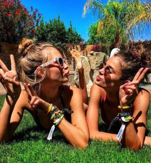 Josephine Skriver feet photo thumbnail