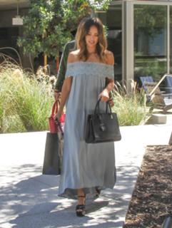 Jessica Alba feet photo thumbnail