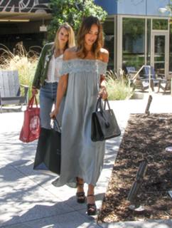 Jessica Alba feet photo thumbnail