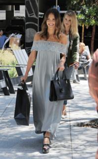 Jessica Alba feet photo thumbnail