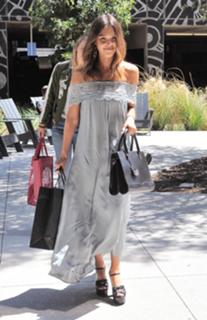 Jessica Alba feet photo thumbnail