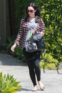 Megan Fox feet photo thumbnail
