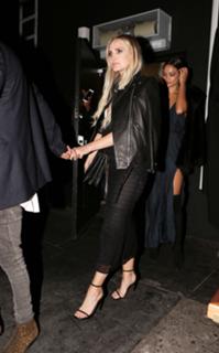 Ashlee Simpson feet photo thumbnail