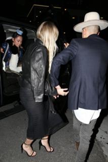 Ashlee Simpson feet photo thumbnail