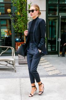 Rosie Huntington-Whiteley feet photo thumbnail