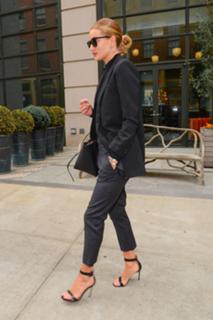 Rosie Huntington-Whiteley feet photo thumbnail