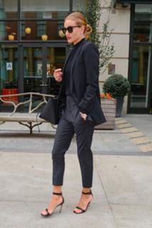 Rosie Huntington-Whiteley feet photo thumbnail
