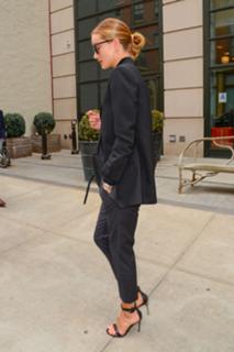 Rosie Huntington-Whiteley feet photo thumbnail
