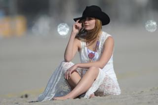 Mischa Barton feet photo thumbnail