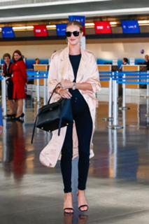 Rosie Huntington-Whiteley feet photo thumbnail