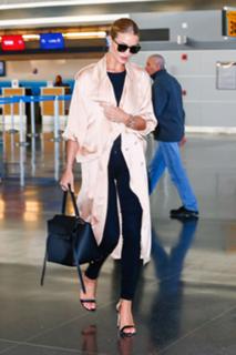 Rosie Huntington-Whiteley feet photo thumbnail