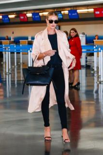 Rosie Huntington-Whiteley feet photo thumbnail