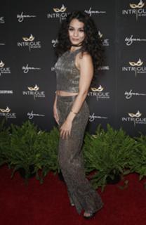 Vanessa Hudgens feet photo thumbnail