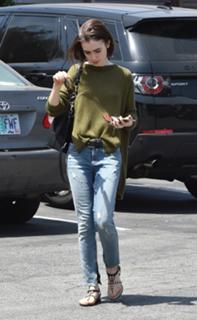Lily Collins feet photo thumbnail