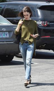 Lily Collins feet photo thumbnail