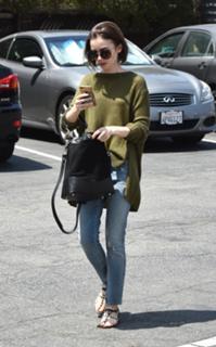 Lily Collins feet photo thumbnail