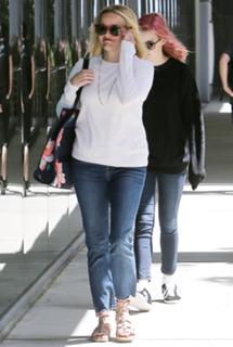 Reese Witherspoon feet photo thumbnail