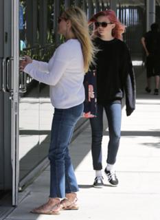 Reese Witherspoon feet photo thumbnail