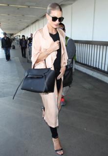 Rosie Huntington-Whiteley feet photo thumbnail