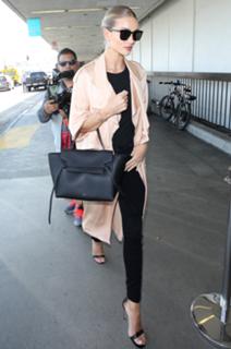 Rosie Huntington-Whiteley feet photo thumbnail