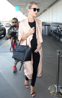 Rosie Huntington-Whiteley feet photo thumbnail