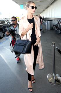 Rosie Huntington-Whiteley feet photo thumbnail