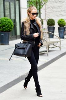 Rosie Huntington-Whiteley feet photo thumbnail