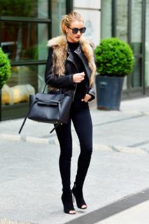 Rosie Huntington-Whiteley feet photo thumbnail