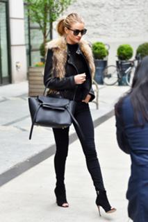 Rosie Huntington-Whiteley feet photo thumbnail