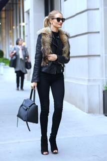Rosie Huntington-Whiteley feet photo thumbnail