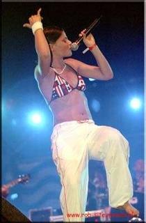Nelly Furtado feet photo thumbnail