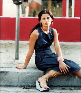 Nelly Furtado feet photo thumbnail