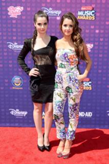 Laura Marano feet photo thumbnail