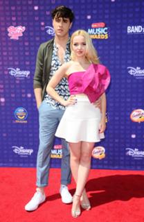 Dove Cameron feet photo thumbnail