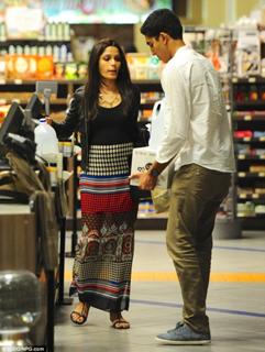 Freida Pinto feet photo thumbnail